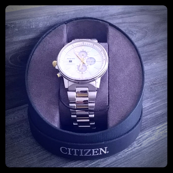 Luxury Citizen watch - Picture 1 of 3